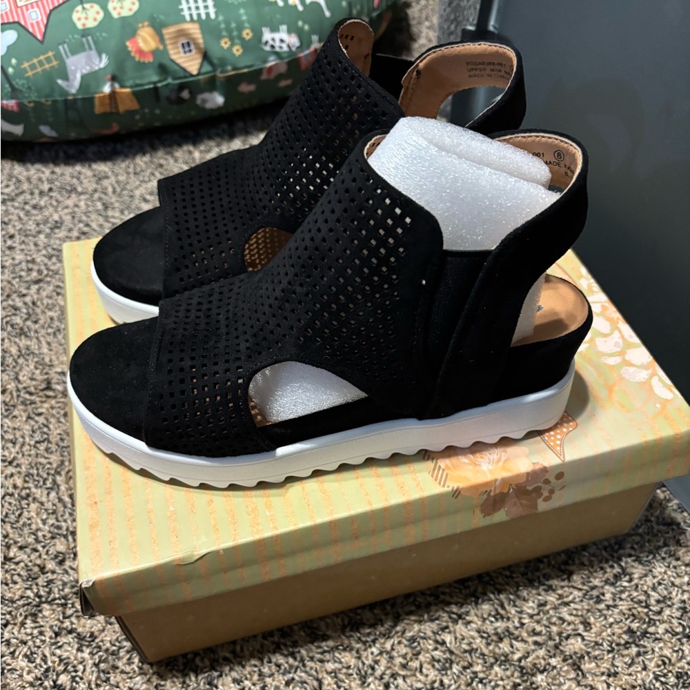 Very G Black Amy Sandals